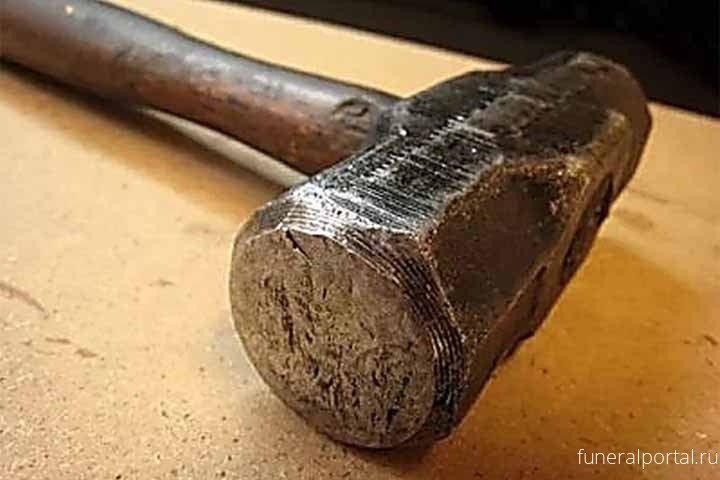 «Приходили двое с кувалдами»: в Абазе неизвестные разгромили бизнес ритуальщика - Похоронный портал