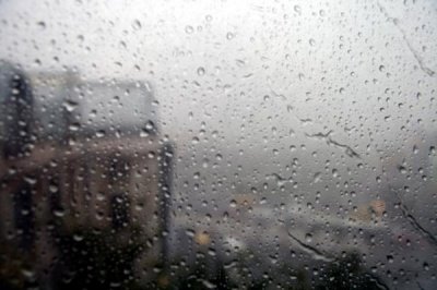 Затяжные дожди опасны для человеческого здоровья