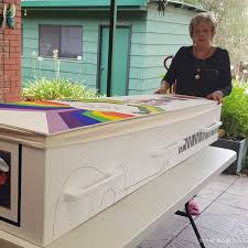 Flatpack coffins help the environment, funeral costs and the grieving process - Похоронный портал