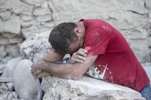 В Италии началась траурная церемония по жертвам землетрясения - Похоронный портал