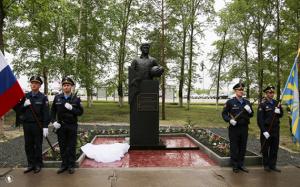 Липецкому летчику поставили памятник в воинской части - Похоронный портал