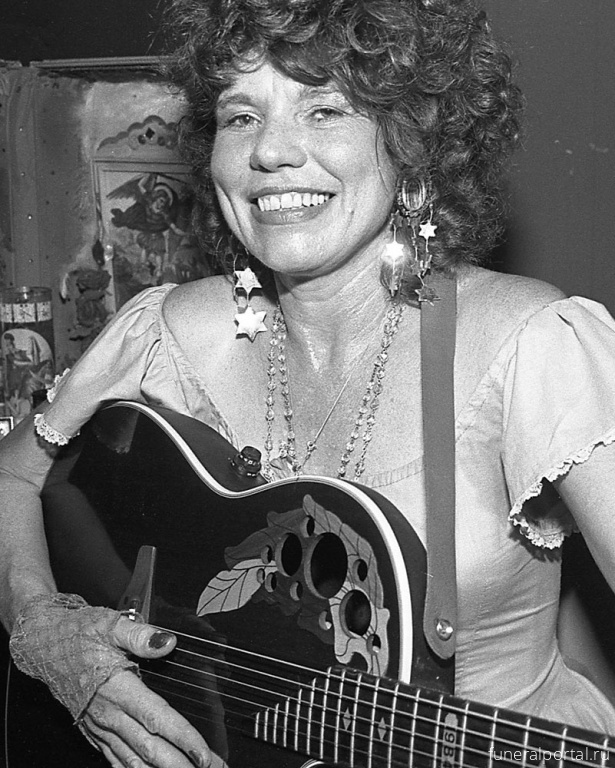 Fearless Texas Singer-Songwriter and Playwright Jo Carol Pierce Has Died - Похоронный портал