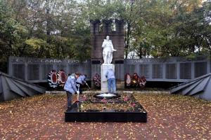Активисты ОНФ навели порядок на местах воинских захоронений в рамках проекта «Память народа» - Похоронный портал