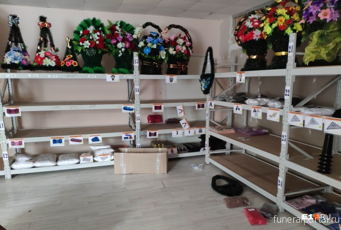 Екатеринбург. Воры украли у ритуальной конторы одежду для покойников на 300 000 ₽  - Похоронный портал