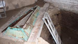 В погребе храма найден гроб на ножках - Похоронный портал