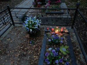 Вандалы украли памятник с могилы «Никифоровны» - Похоронный портал