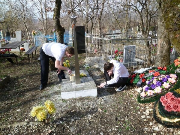 Почему нельзя трогать чужие могилки, когда вы на кладбище