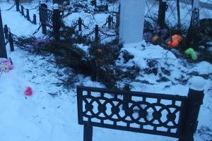 Кладбищенская история. Четверо мужчин украли оградку с кладбища под Смоленском - Похоронный портал