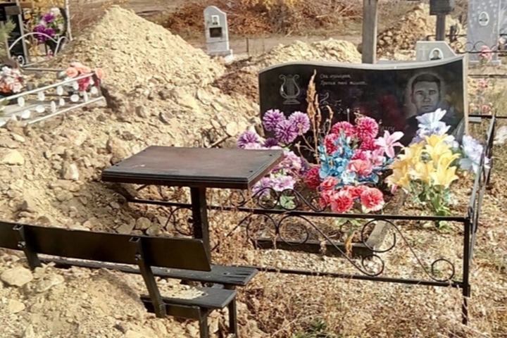Житель Красноармейска возмущен «новым методом копания» на местном кладбище - Похоронный портал