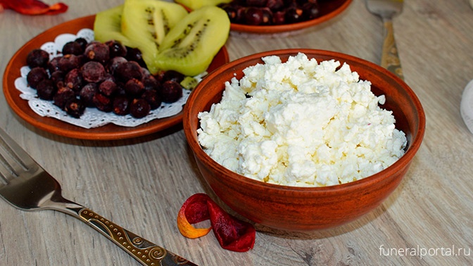 Употребление творога перед сном способствует активному сжиганию жиров в организме