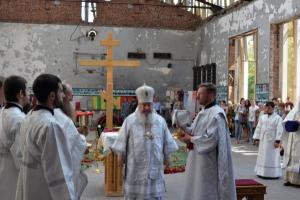 Архиепископ Владикавказский Зосима совершил литургию в школьном зале в Беслане - Похоронный портал