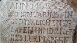 Археологам удалось прочесть древние надписи на надгробиях, найденных в центре Москвы