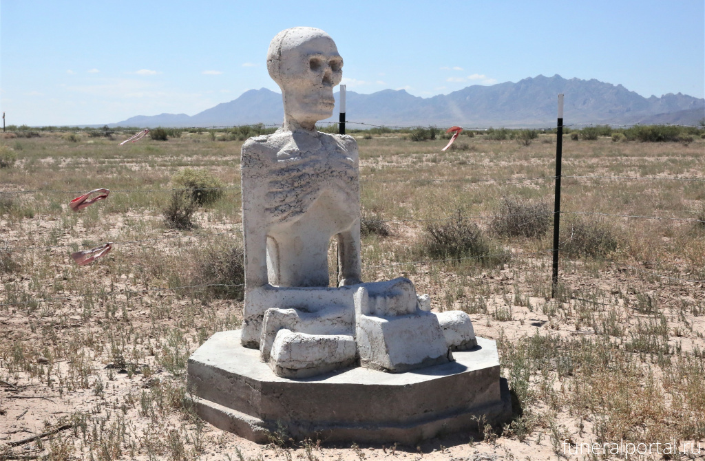 'Bony Buddha:' Skeletal statues crop up near a two-lane highway in southern New Mexico