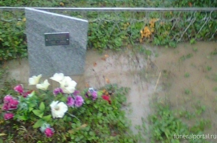 В Алуште кладбище смывает в море - Похоронный портал