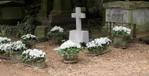 В Сети появилось первое фото могилы певца Джорджа Майкла - Похоронный портал
