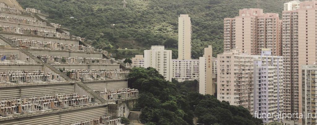 «Пространство мертвых». В Гонконге людей хоронят на вертикальных кладбищах - объясняем, почему