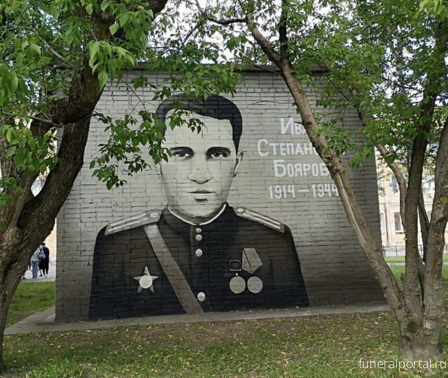 Тосно. Перед парадом Победы появился портрет героя-красноармейца Ивана Боярова