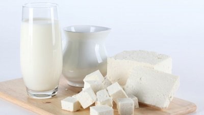 Ученые доказали, что молоко вредно для здоровья взрослых людей