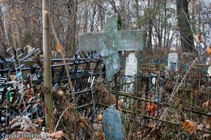 В Кореновске субботник на старинном кладбище закончился уничтожением надгробий - Похоронный портал