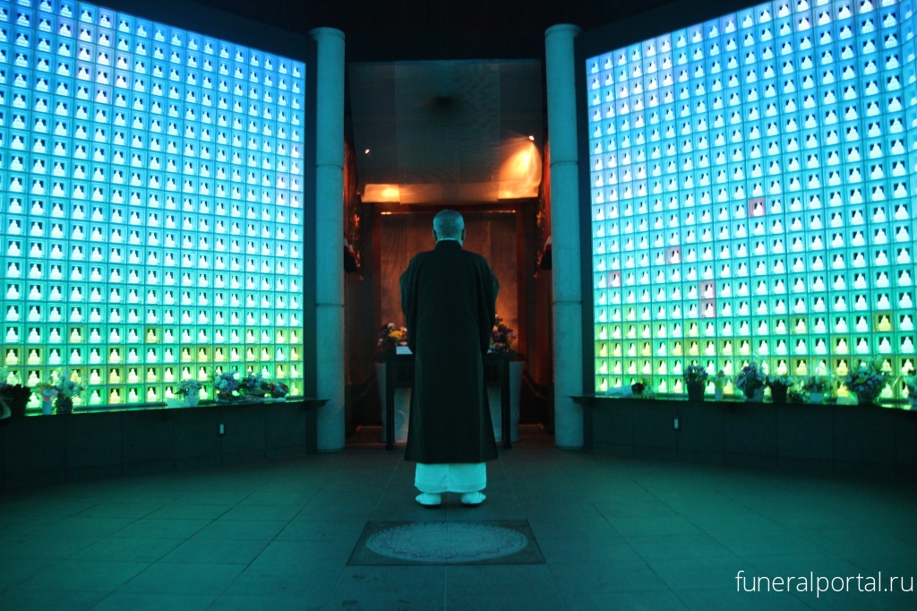 Shining a new Bluetooth grave from Japan! Do not pay expensive money. Can buy graves in remembrance of ancestors - Похоронный портал