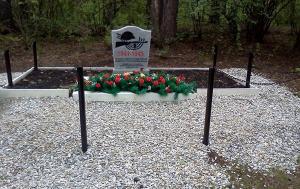 «Обыкновенная могила»! Жителей Екатеринбурга возмутил мемориал героям Великой отечественной войны, установленный единороссами - Похоронный портал