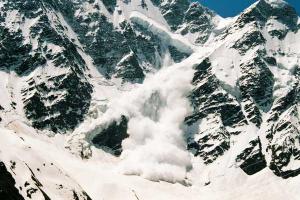 Пять человек погибли под снежной лавиной во Французских Альпах - Похоронный портал