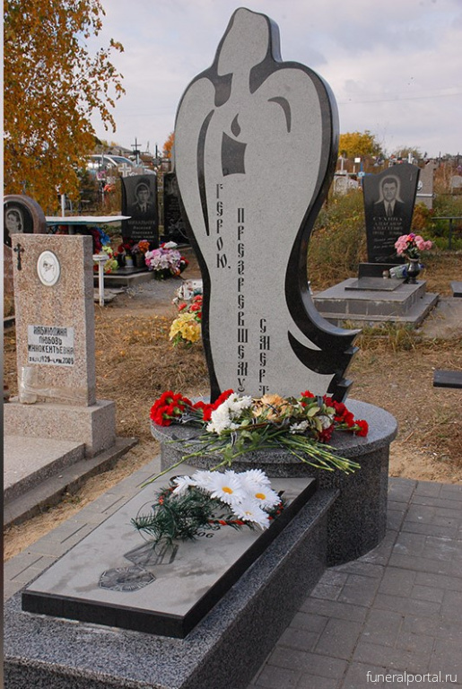 Бендеры. На Борисовском кладбище открыт памятник Никифору Северину