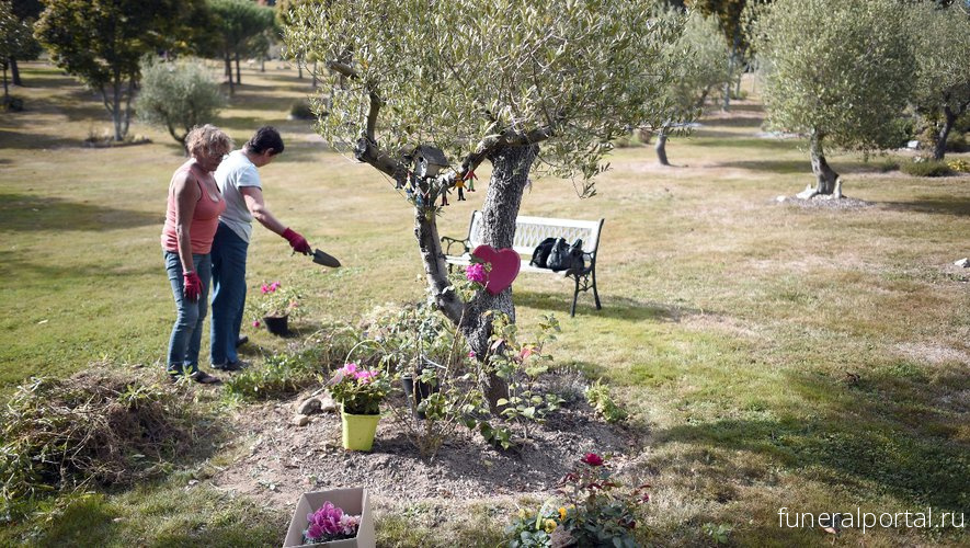 Morbihan : un jardin abritant des urnes funéraires menacé de liquidation - Похоронный портал