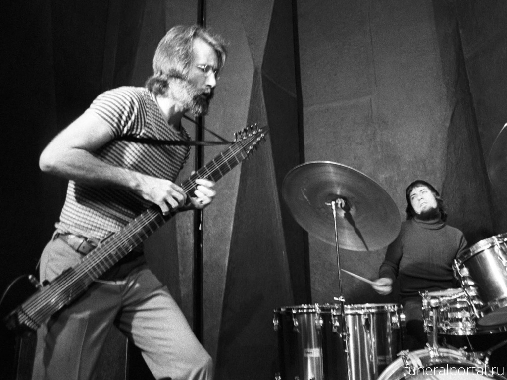 EMMETT CHAPMAN, MUSICIAN AND INVENTOR OF THE CHAPMAN STICK, DIES AT 85 - Похоронный портал