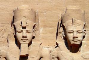 В египетской гробнице найдены колени, принадлежащие Нефертити - Похоронный портал