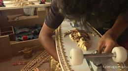 Thailand's coffin-maker kickflips his caskets into skateboards - Похоронный портал