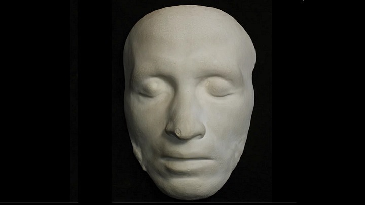 Посмертную маску Пушкина продают на Avito за 100 тысяч рублей - Похоронный портал