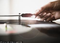Музыка с того света: британская компания изготавливает виниловые пластинки из пепла людей - Похоронный портал