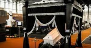 На память о Крыме отдыхающим в Ялте предлагают купить гробы. Видео - Похоронный портал