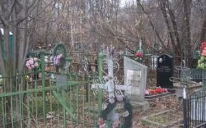 В Новомосковске люди живут на старом еврейском кладбище - Похоронный портал