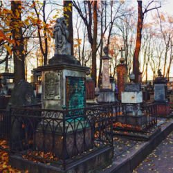 Что происходит на пяти старейших кладбищах Петербурга