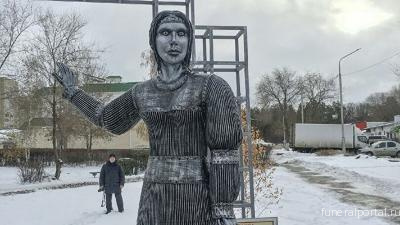 Искусствовед: Памятник Аленке выполнен дилетантом для пиара в соцсетях