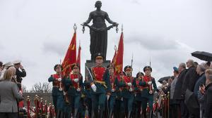 Память погибших на войне почтили на Пискаревском кладбище Петербурга - Похоронный портал