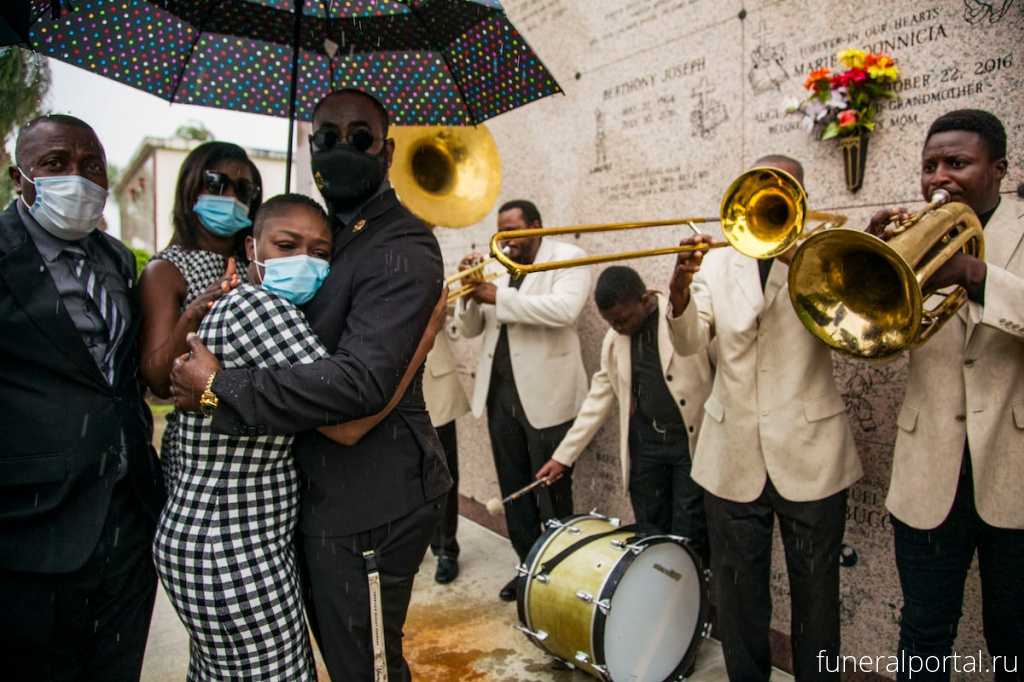 Remembering 'Small,' the funeral singer who made joyful music in the face of death - Похоронный портал