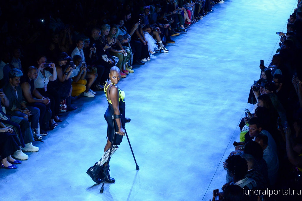 Mama Cax, Amputee Model and Disability Activist, Dies at 30 - Похоронный портал