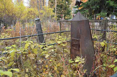 Стертые временем и памятью: историческое кладбище в центре столицы Ямала
