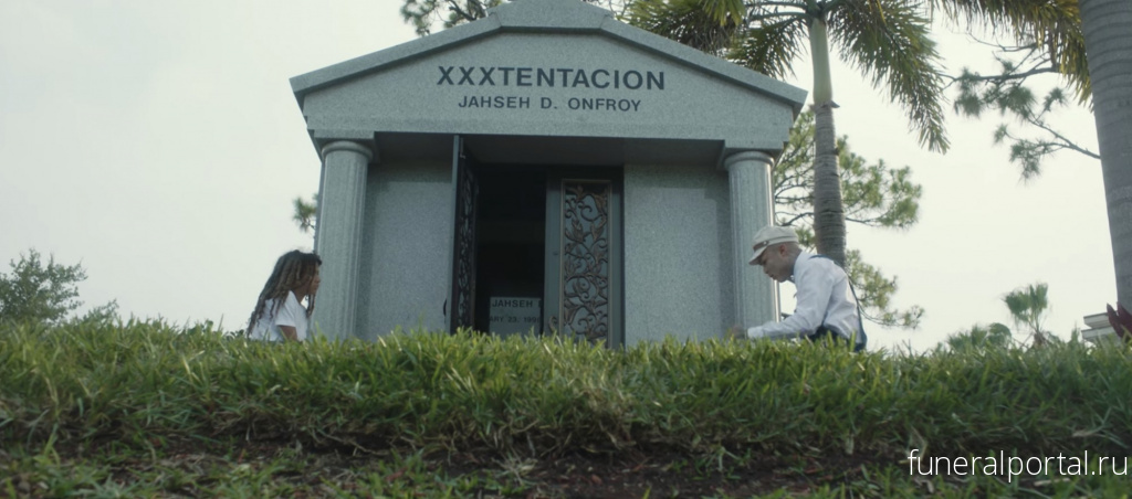 Craig Xen вспоминает о криминальном прошлом XXXTentacion на его могиле
