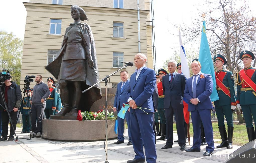 В Петербурге открыли памятник Герою Советского Союза Алие Молдагуловой