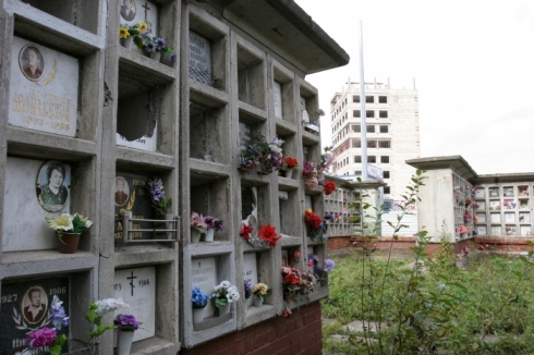 Верховный суд решал, могло ли похоронное бюро продлить договор аренды без проведения конкурса, если к моменту продления позволяющая это норма закона утратила силу. - Похоронный портал