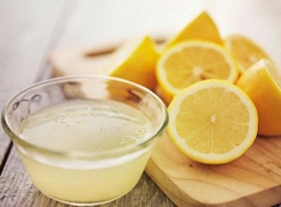 Медики: Лимонный сок провоцирует гастрит