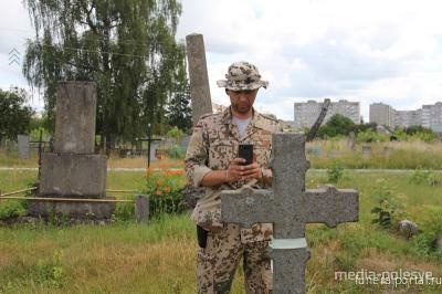 Андрей Бурденков: «Я фотографирую надгробия»