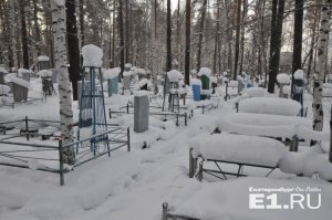 Две компании борются за право убирать мусор и снег с кладбищ Екатеринбурга - Похоронный портал