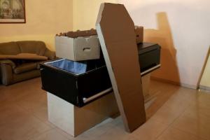 Из-за кризиса в Венесуэле растёт спрос на картонные гробы - Похоронный портал