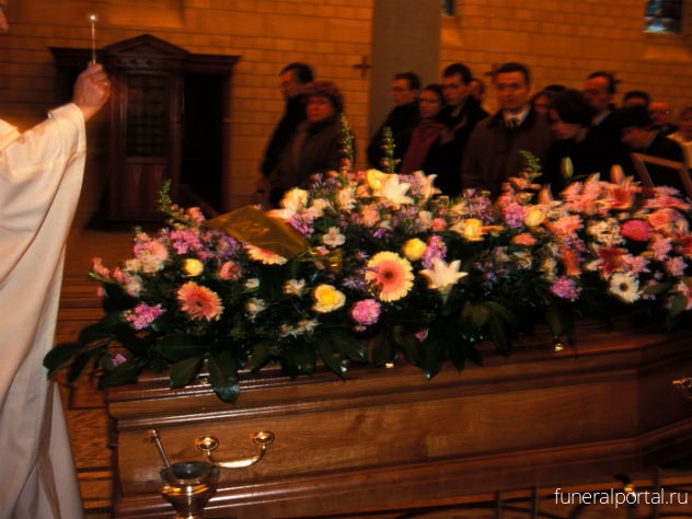 Гробовщики подали в суд на пастора, который «воскресил из мертвых» их клиента - Похоронный портал