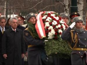 Президент Австрии возложил венок к Могиле Неизвестного Солдата - Похоронный портал